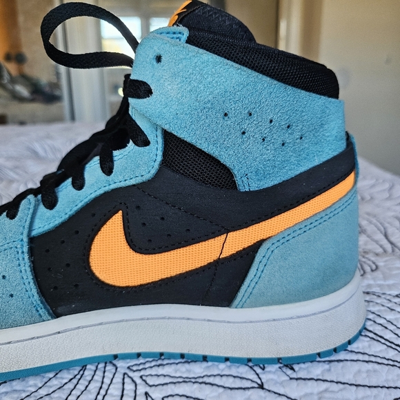 VGUC Nike Jordan 1 High Zoom Air CMFT Bleached Aqua Teal Orange Black 9 - Picture 4 of 16